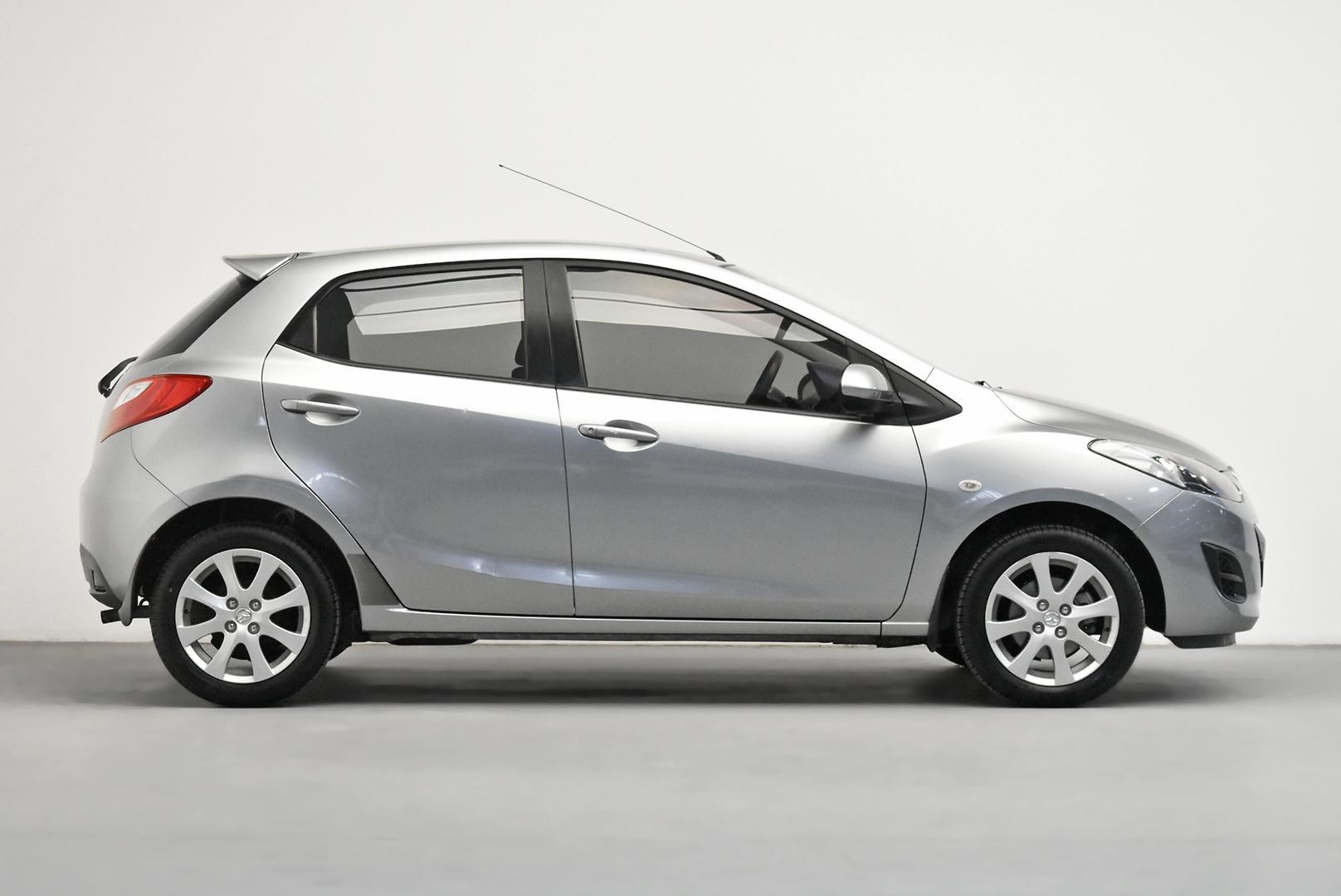 2011 Mazda 2 Maxx in Silver