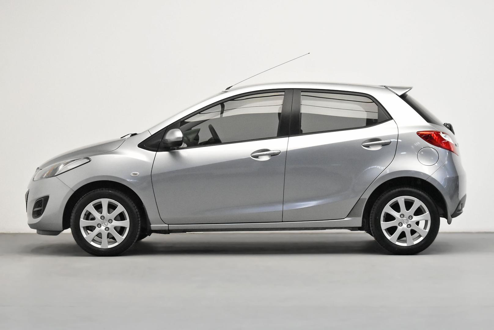 2011 Mazda 2 Maxx in Silver