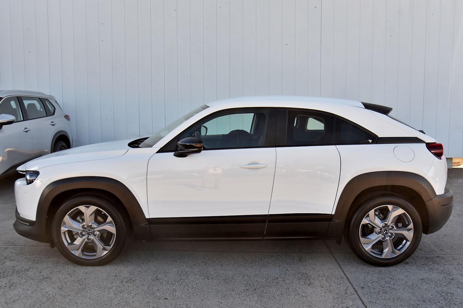 2021 Mazda MX-30 G20e Evolve in White