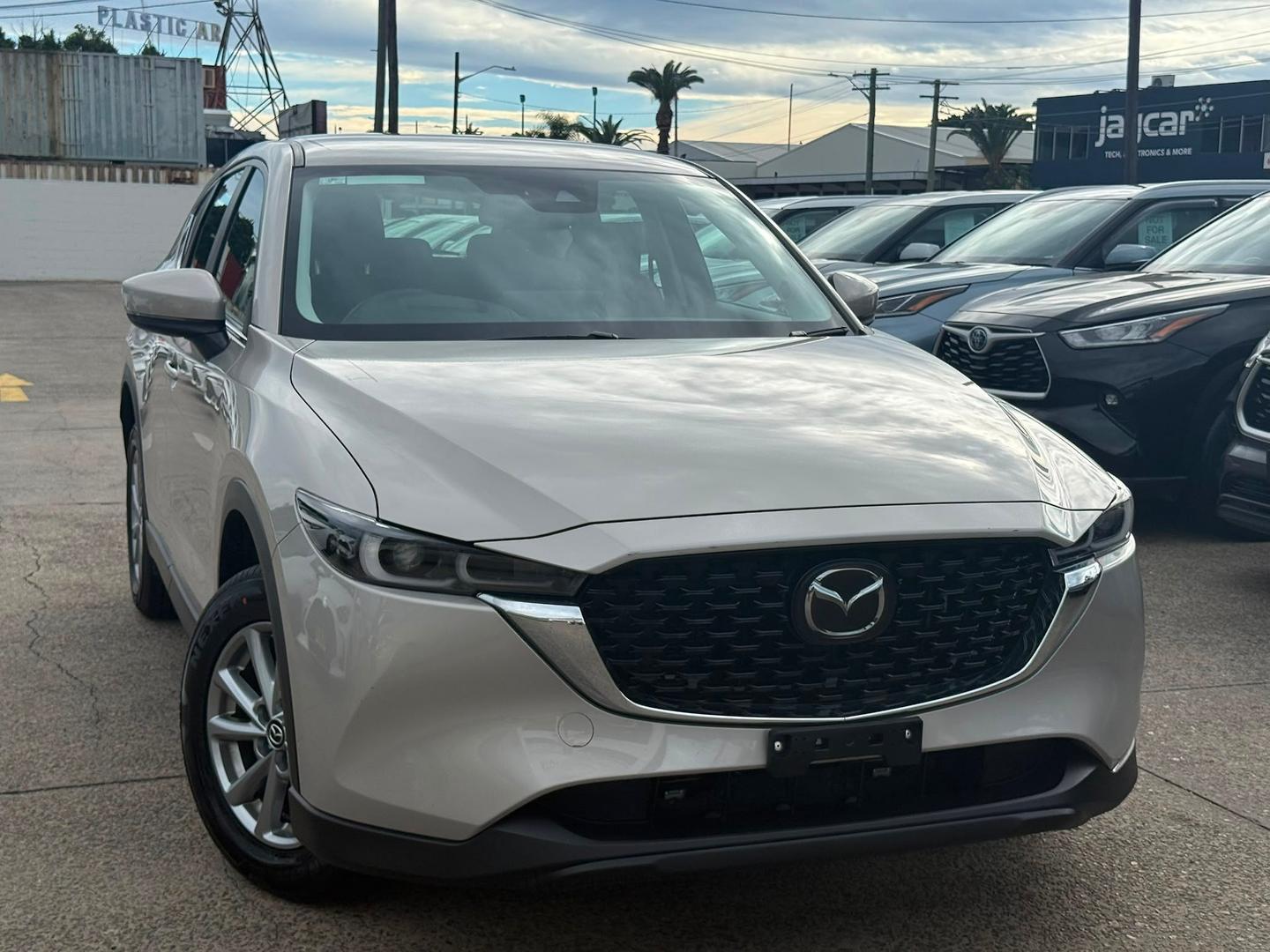 2024 Mazda CX-5 G25 Maxx Sport in Gold