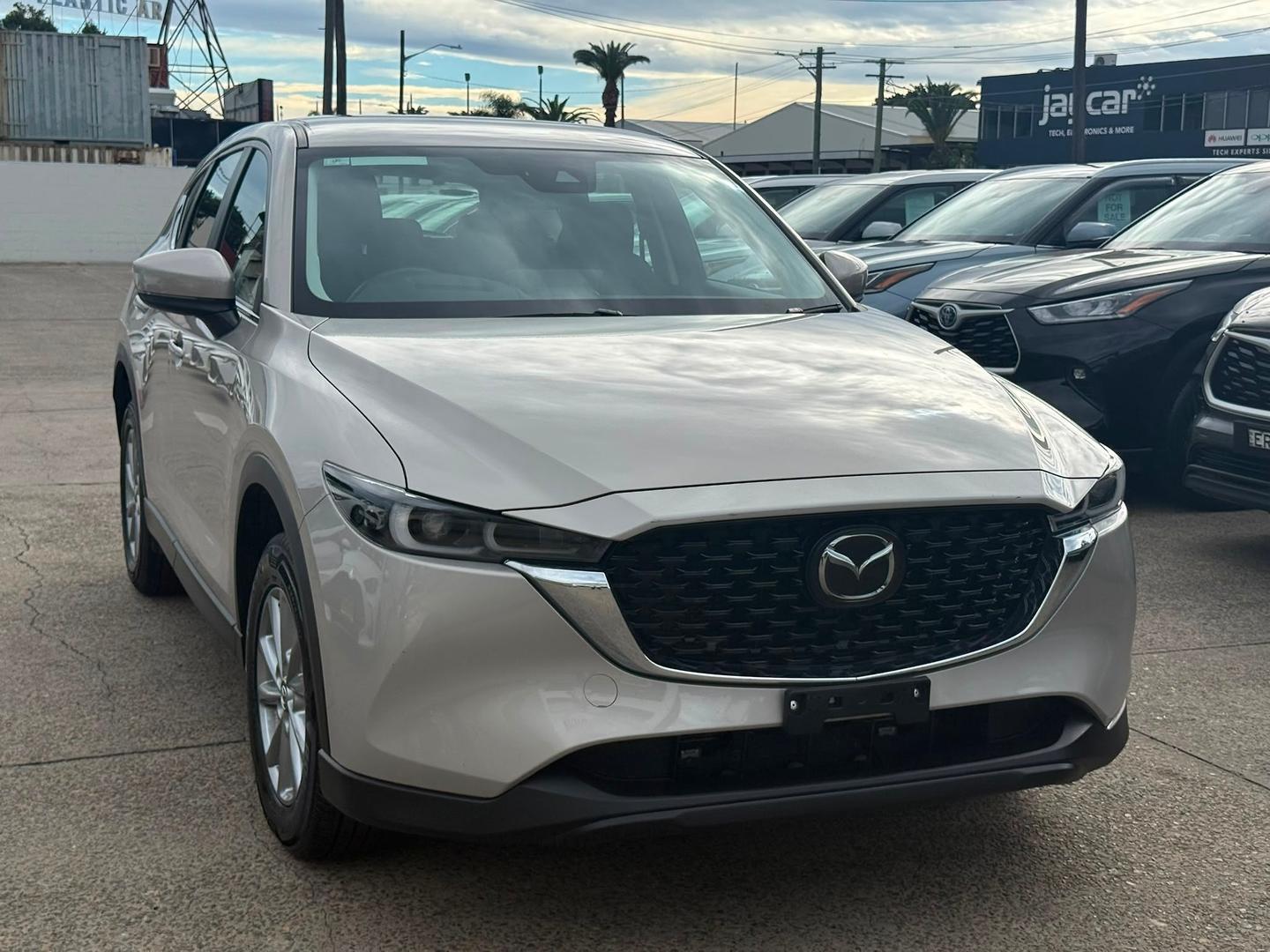 2024 Mazda CX-5 G25 Maxx Sport in Gold