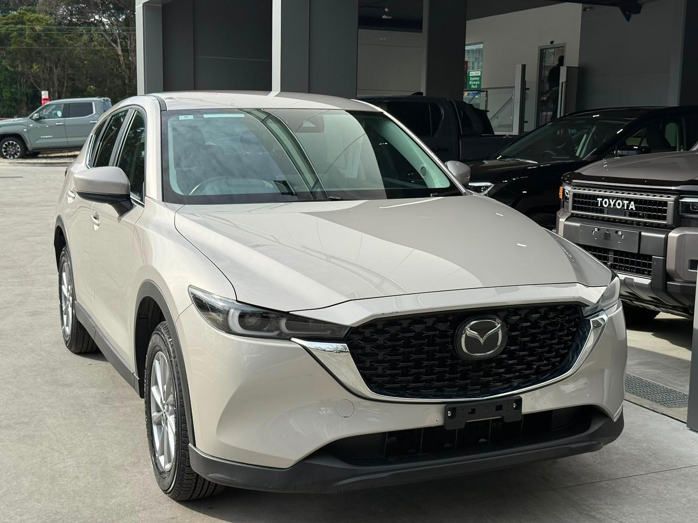 2024 Mazda CX-5 G25 Maxx Sport in Gold