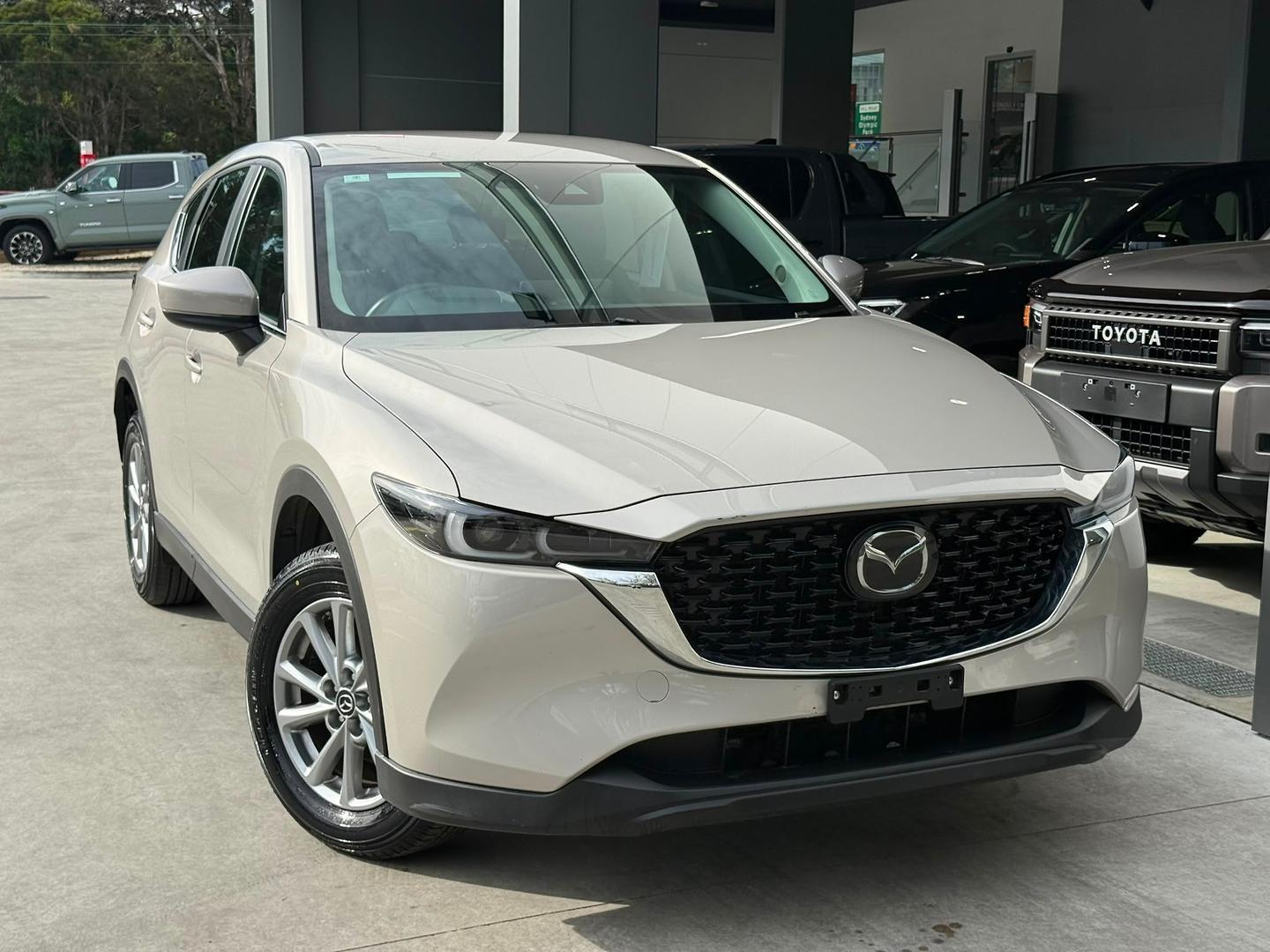 2024 Mazda CX-5 G25 Maxx Sport in Gold
