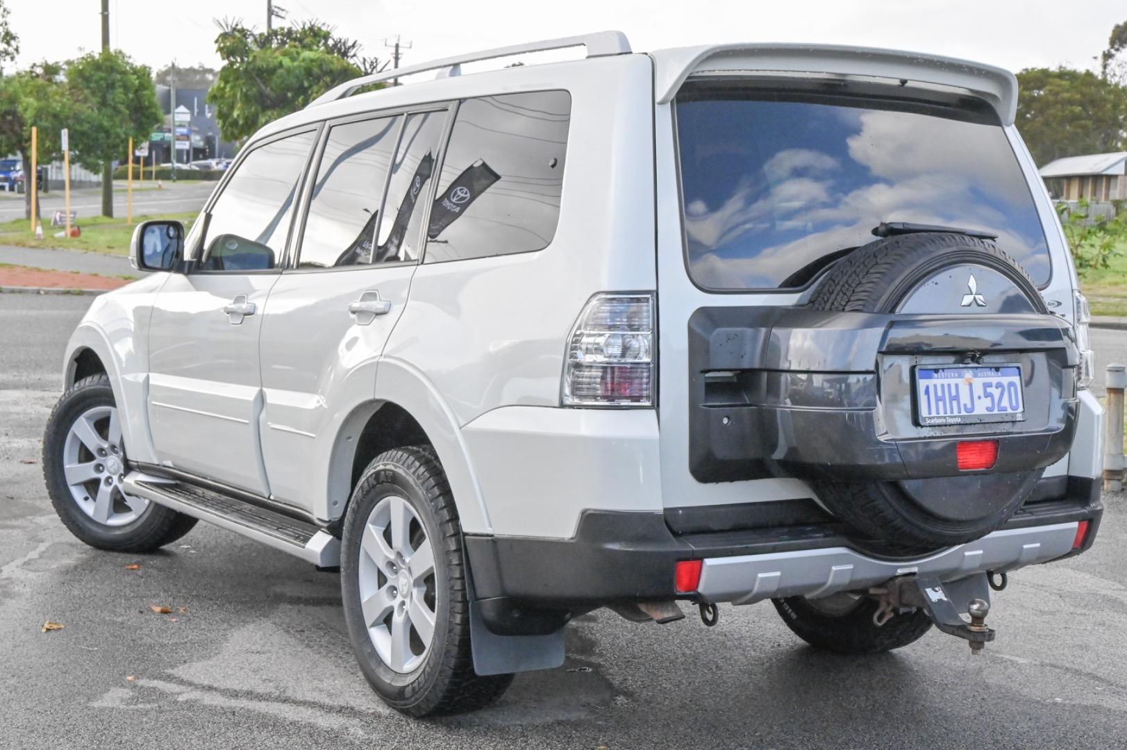2007 Mitsubishi Pajero VR-X in White