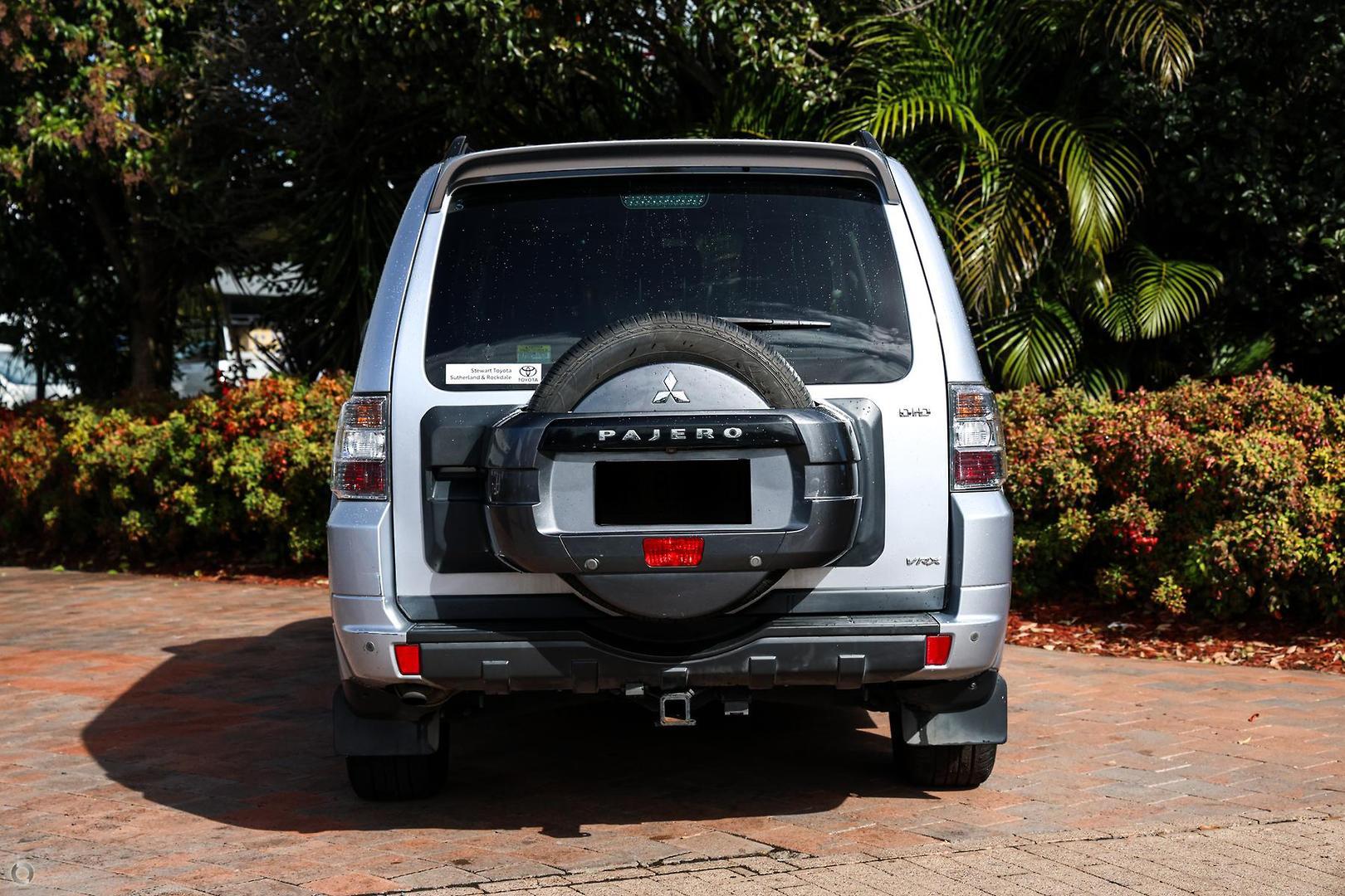 2014 Mitsubishi Pajero VR-X in Silver