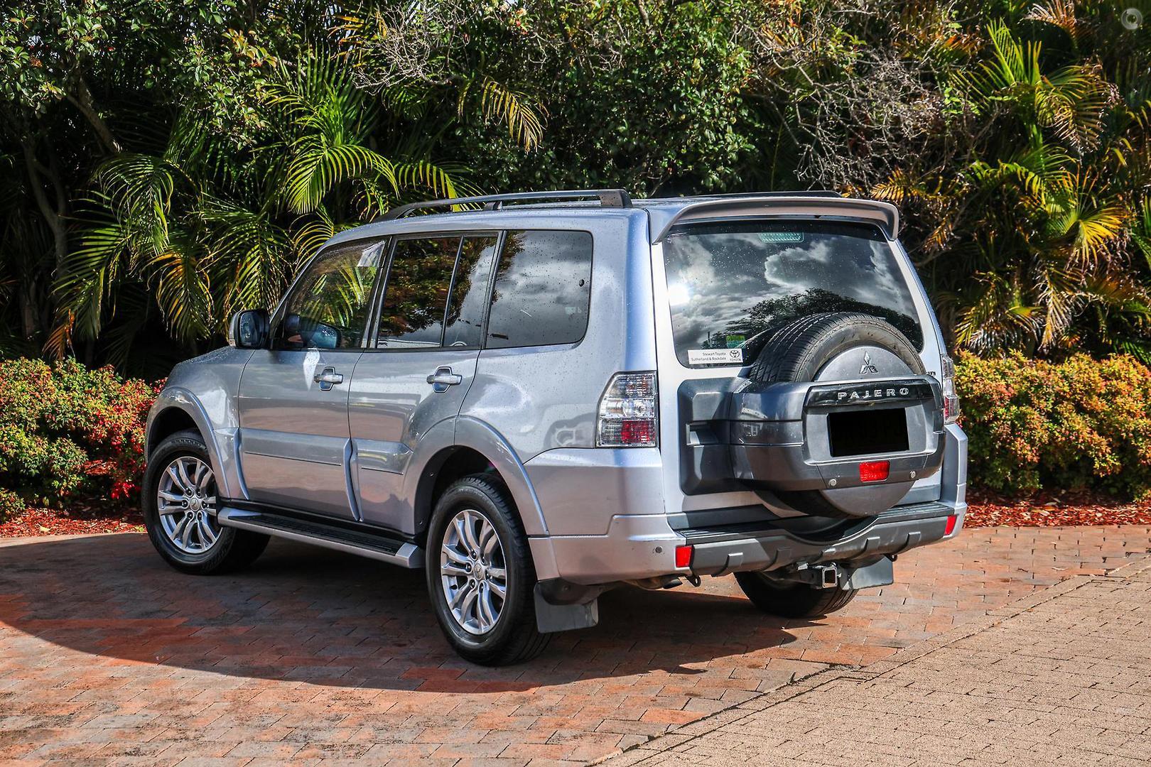 2014 Mitsubishi Pajero VR-X in Silver