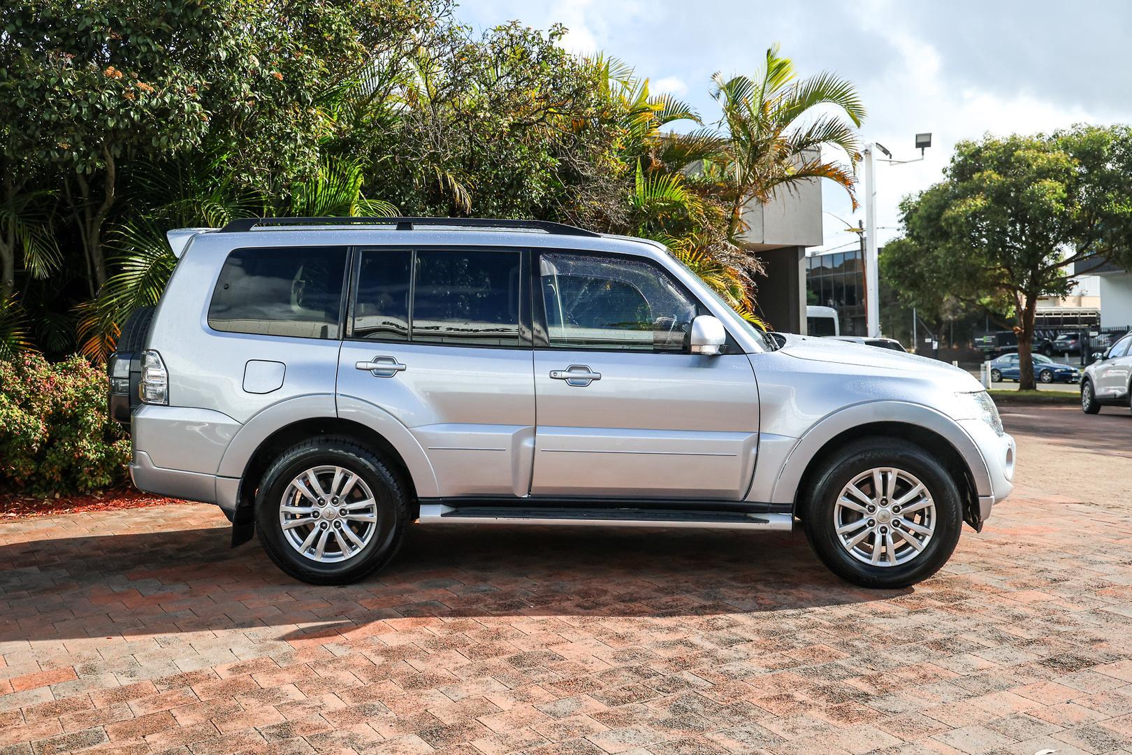 2014 Mitsubishi Pajero VR-X in Silver