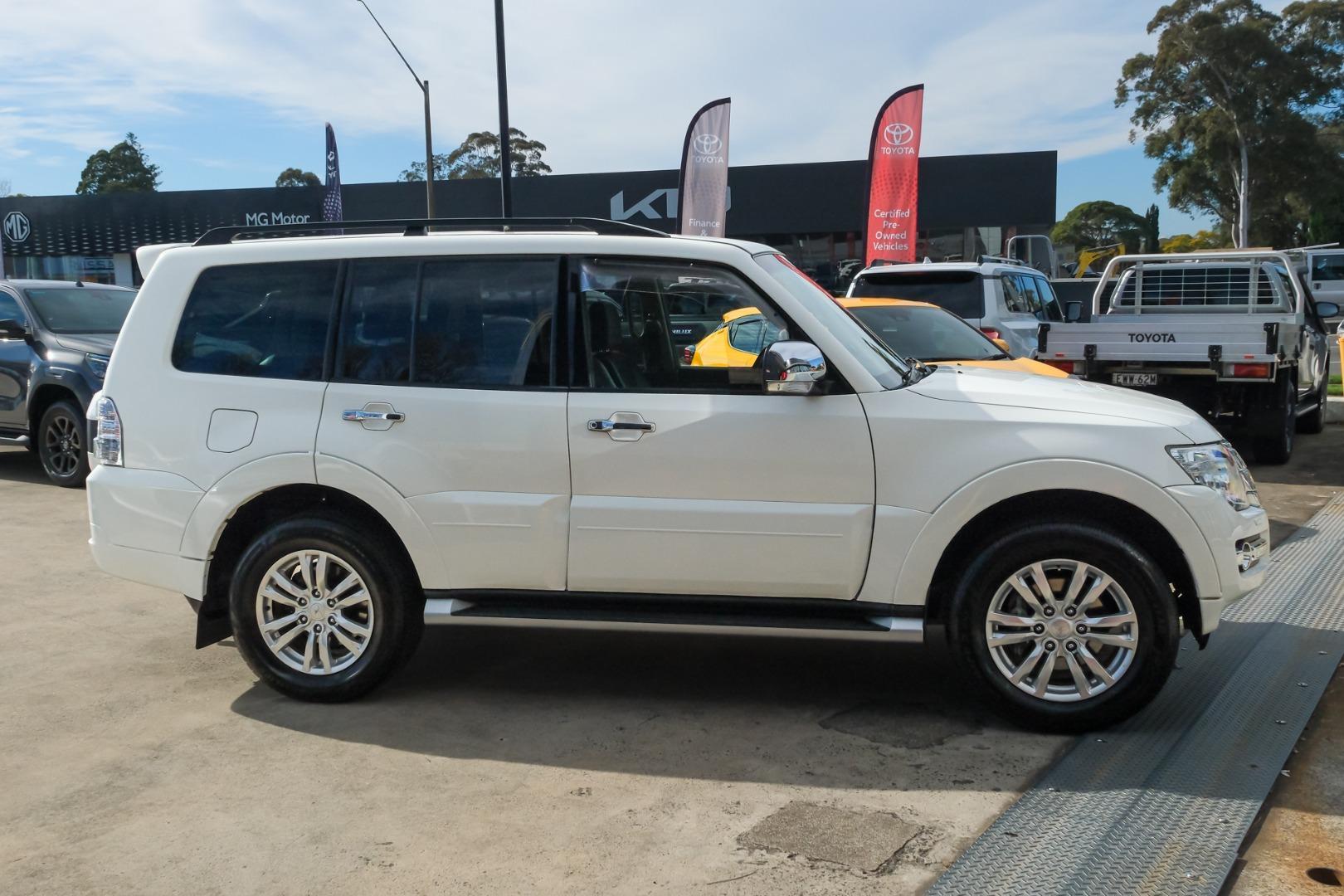 2019 Mitsubishi Pajero GLS in White