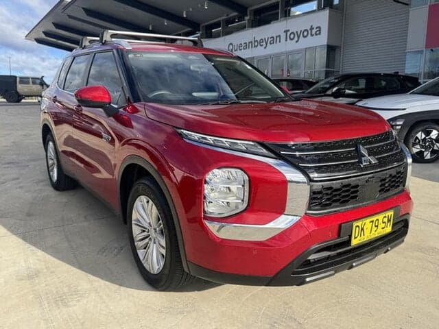 2024 Mitsubishi Outlander PHEV ES in Red