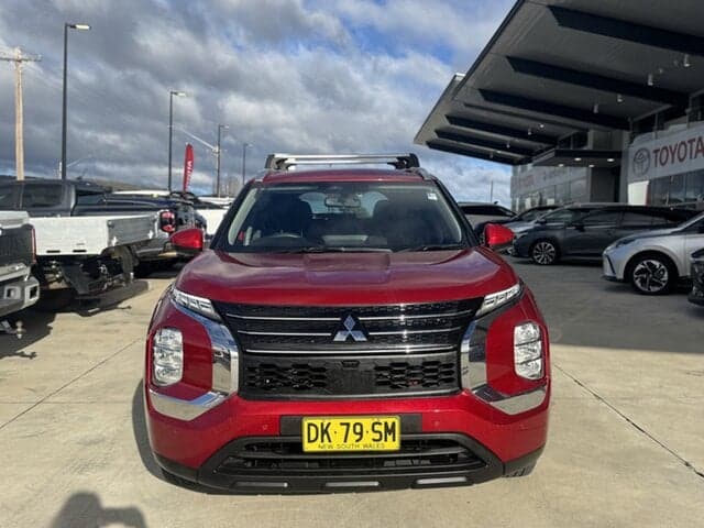 2024 Mitsubishi Outlander PHEV ES in Red