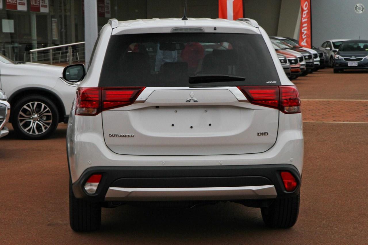 2026 Mitsubishi Outlander Exceed in White