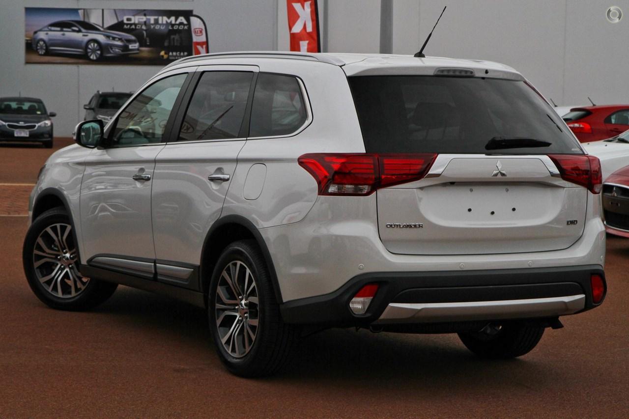 2026 Mitsubishi Outlander Exceed in White