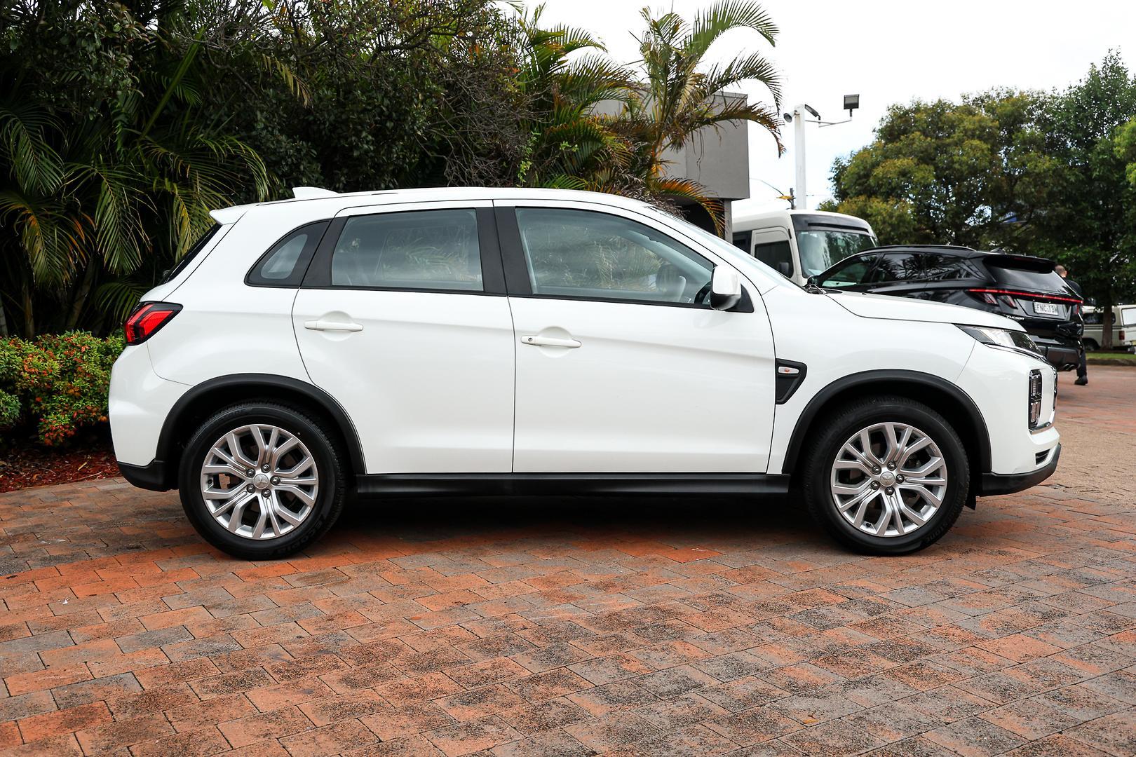 2024 Mitsubishi ASX ES in White