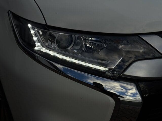 2020 Mitsubishi Outlander LS in White
