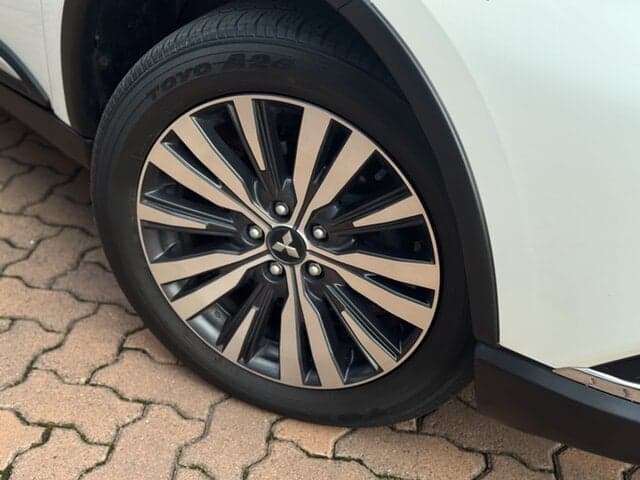 2020 Mitsubishi Outlander LS in White