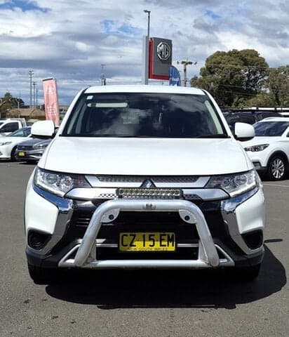 2020 Mitsubishi Outlander ES in White