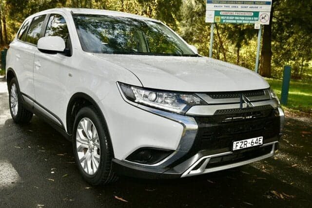 2021 Mitsubishi Outlander ES in White