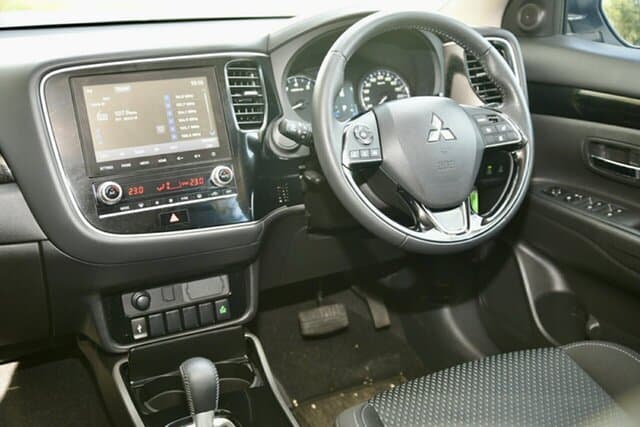 2021 Mitsubishi Outlander ES in White