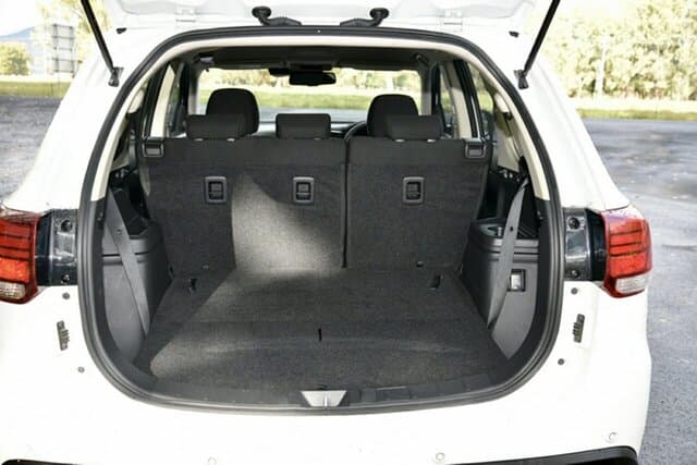 2021 Mitsubishi Outlander ES in White