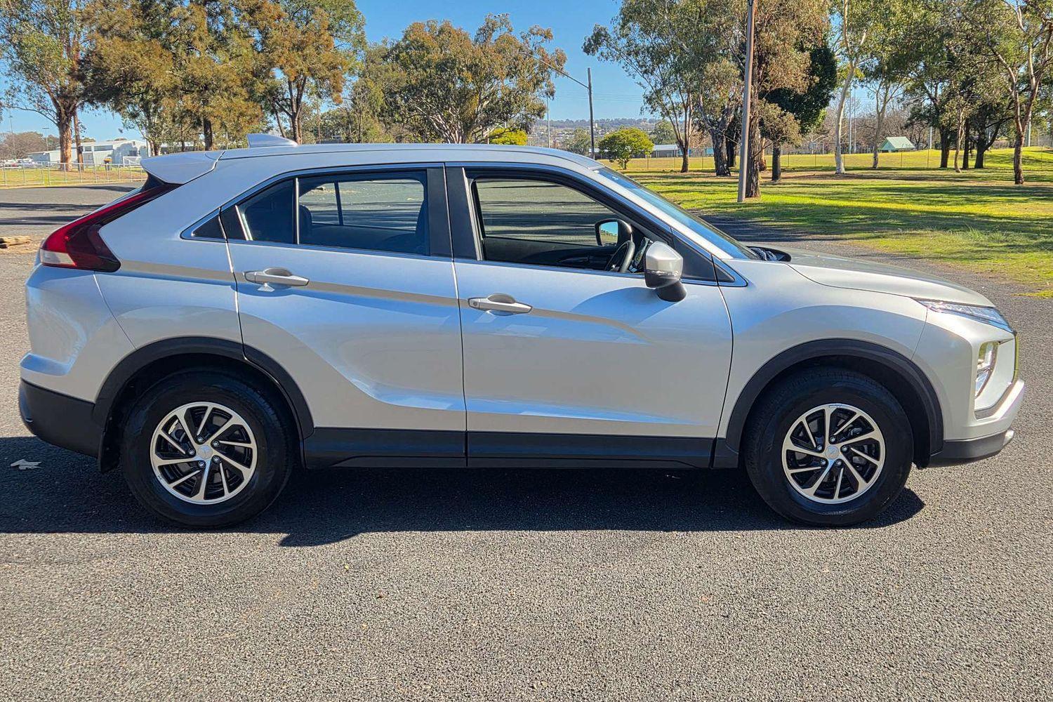 2024 Mitsubishi Eclipse Cross ES in Silver