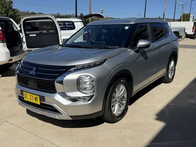 2021 Mitsubishi Outlander LS in Silver