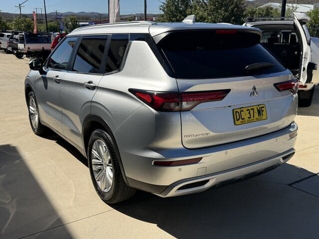 2021 Mitsubishi Outlander LS in Silver