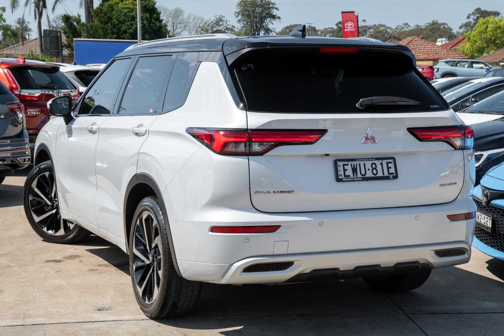 2022 Mitsubishi Outlander Exceed Tourer in White
