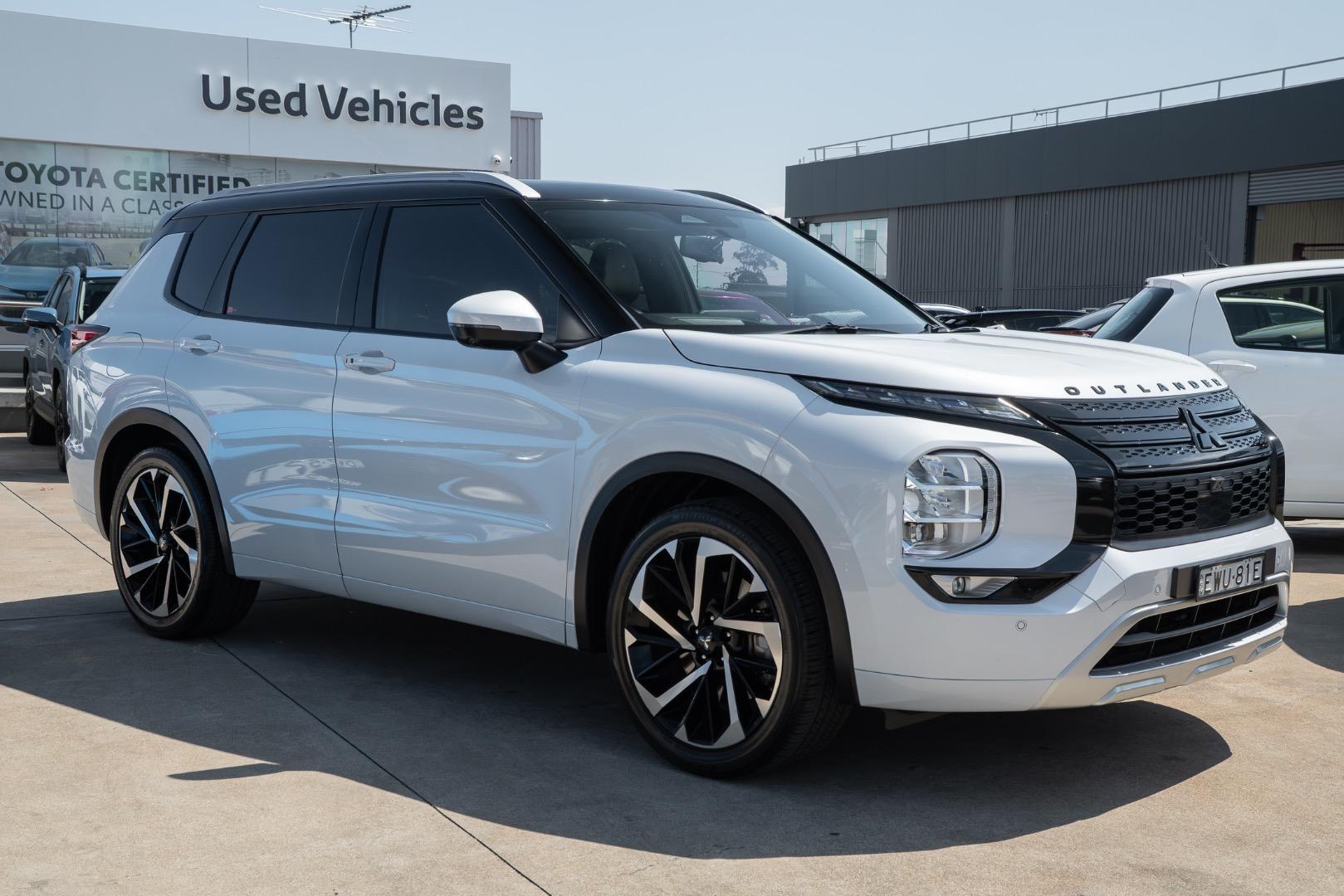 2022 Mitsubishi Outlander Exceed Tourer in White