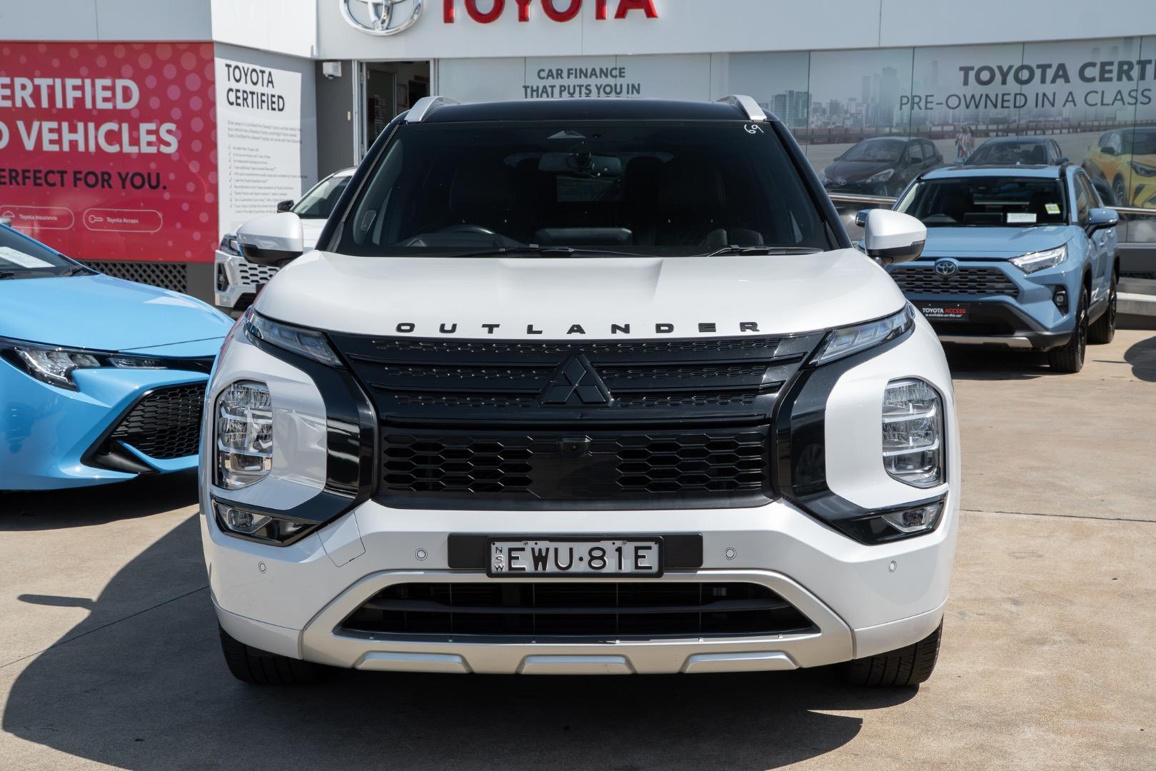 2022 Mitsubishi Outlander Exceed Tourer in White