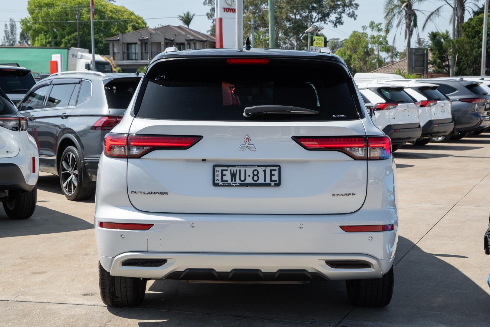 2022 Mitsubishi Outlander Exceed Tourer in White