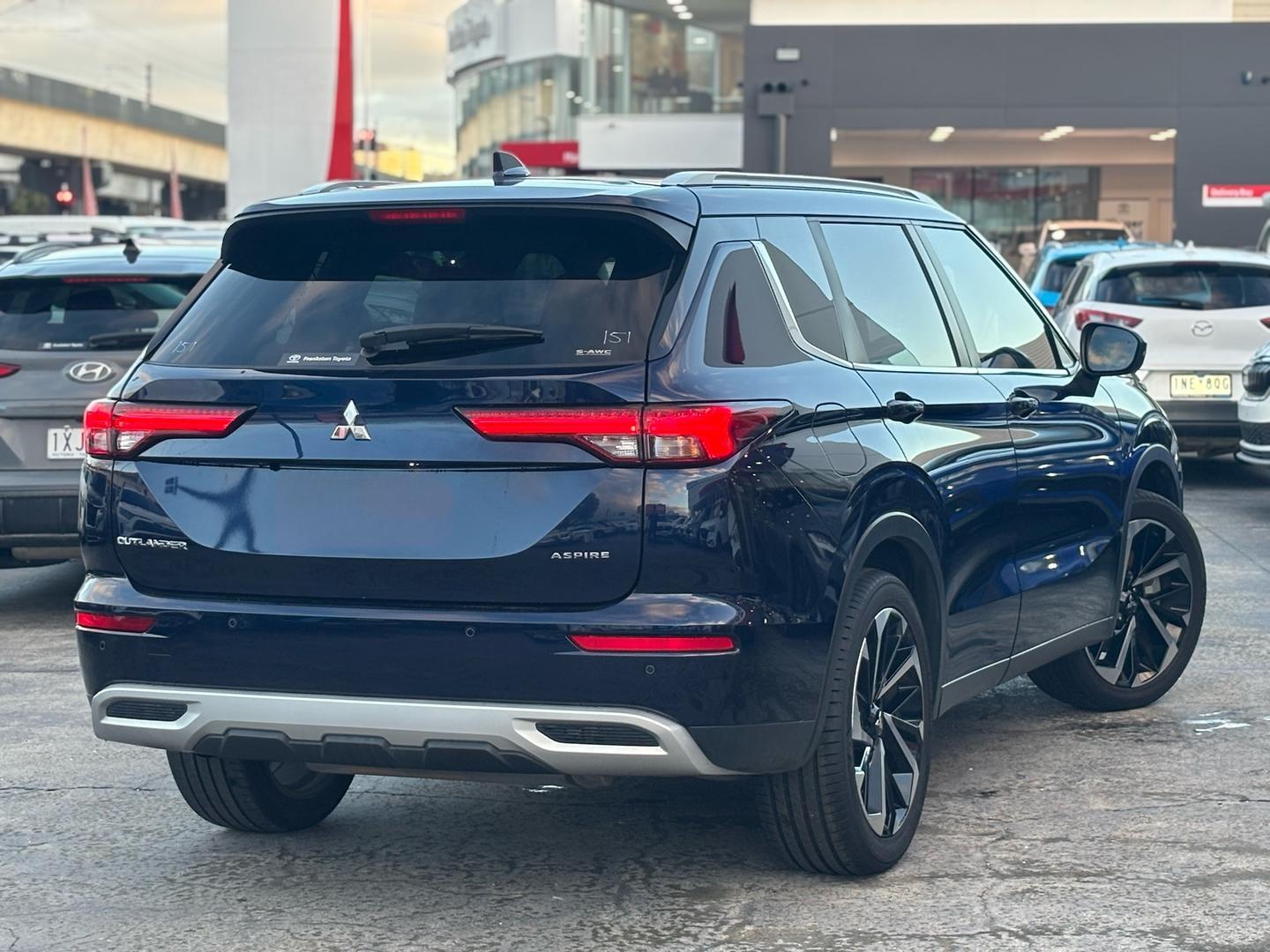 2022 Mitsubishi Outlander Aspire in Blue