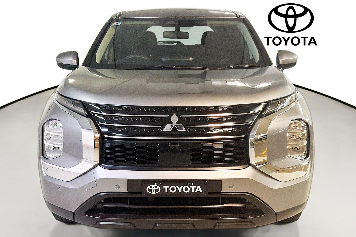 2022 Mitsubishi Outlander ES in Grey
