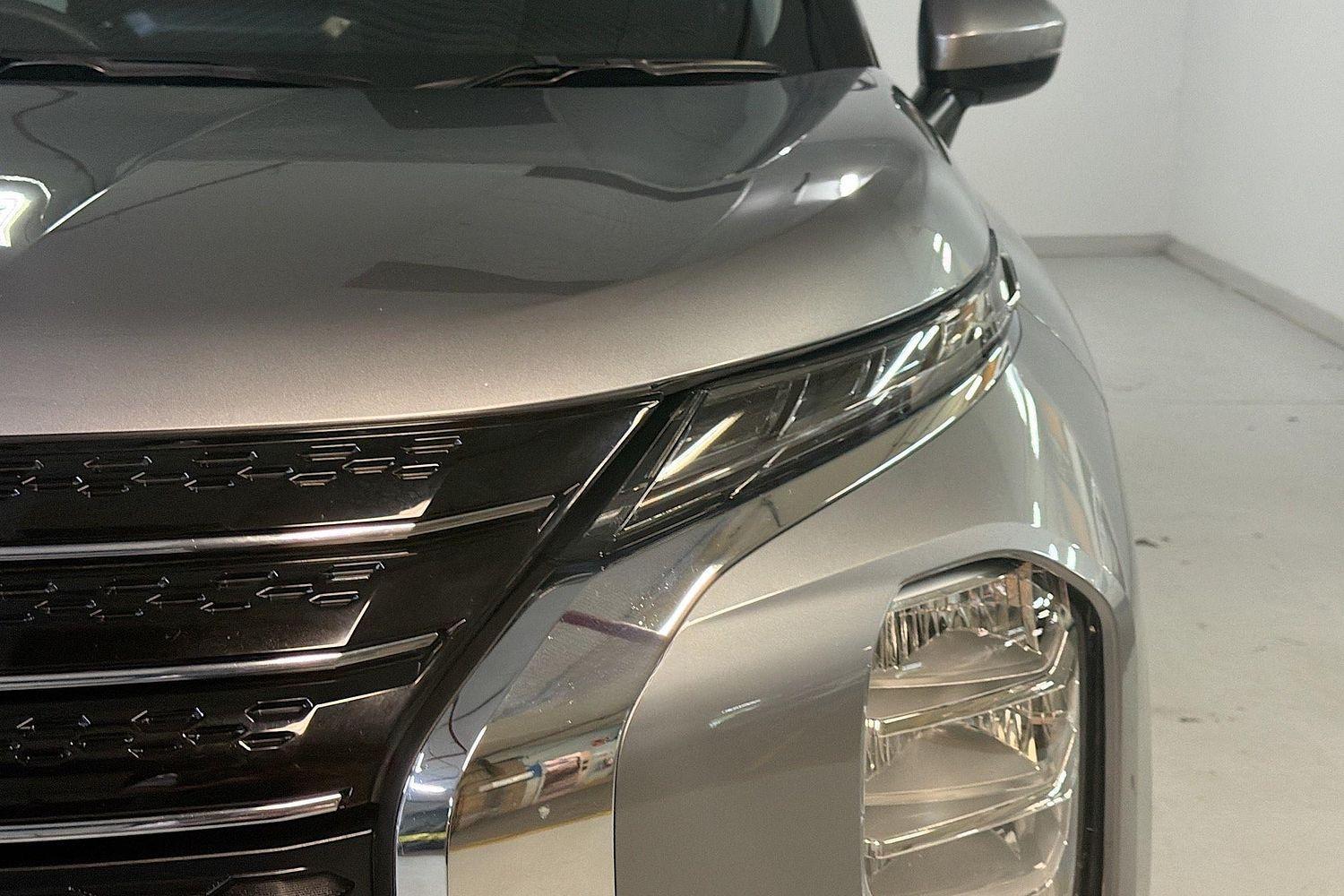 2022 Mitsubishi Outlander ES in Grey