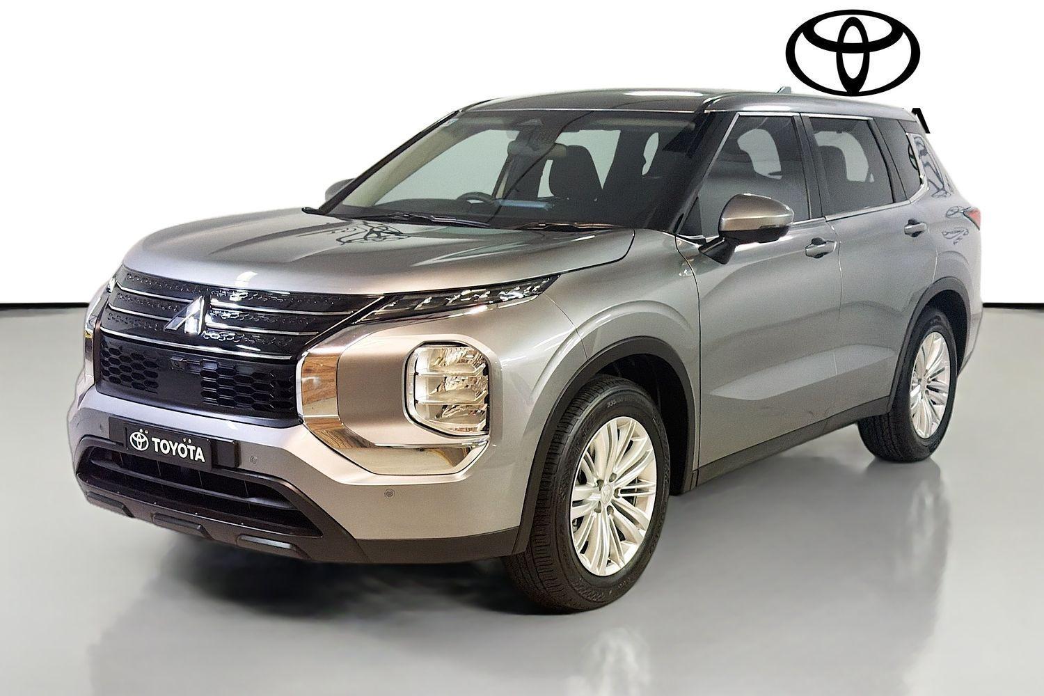 2022 Mitsubishi Outlander ES in Grey