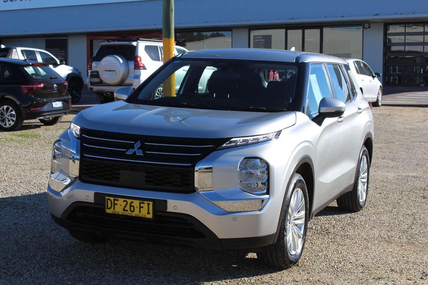 2022 Mitsubishi Outlander ES in Other