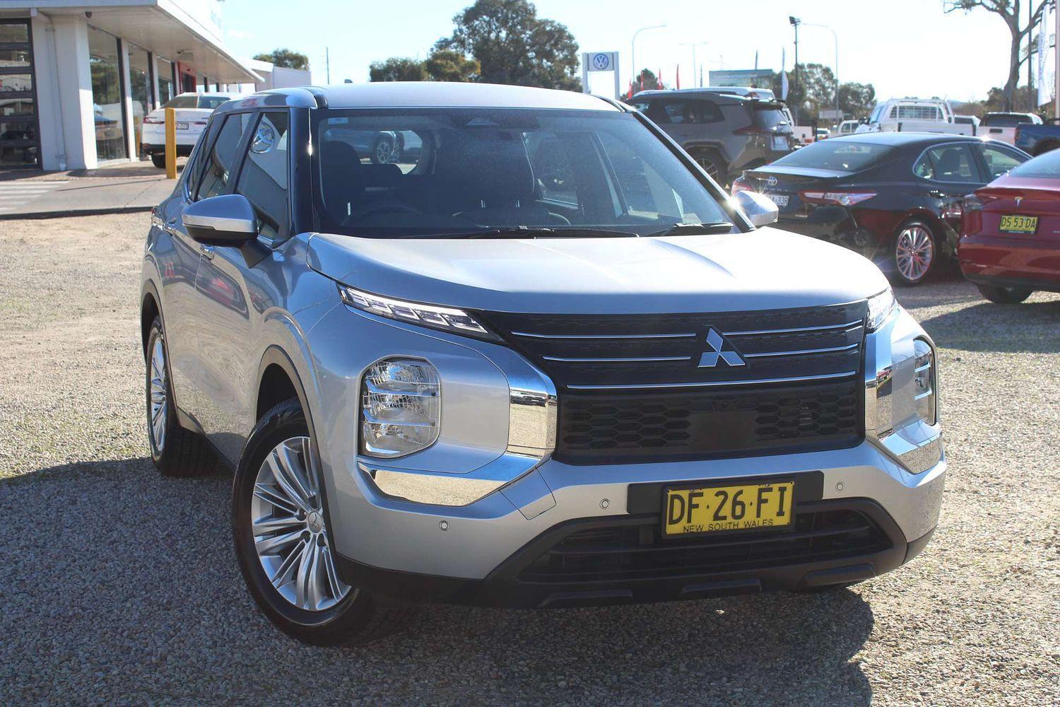 2022 Mitsubishi Outlander ES in Other