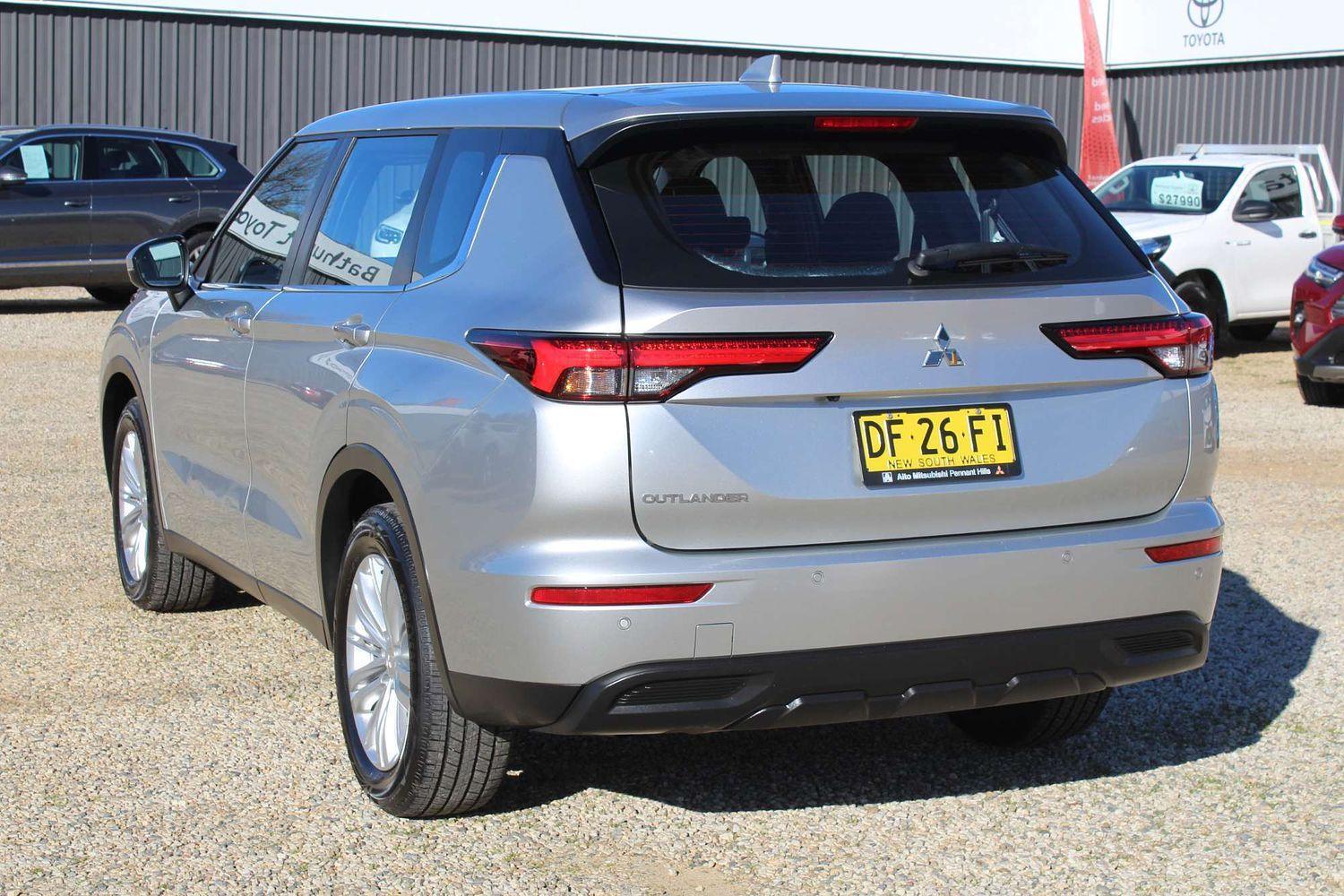 2022 Mitsubishi Outlander ES in Other