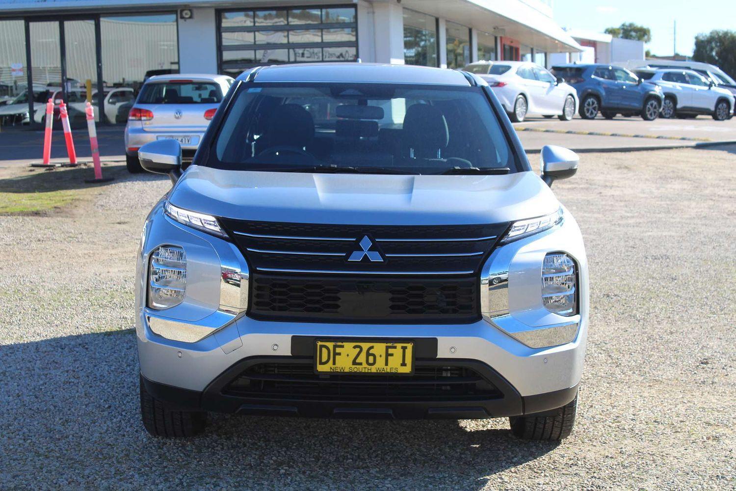 2022 Mitsubishi Outlander ES in Other