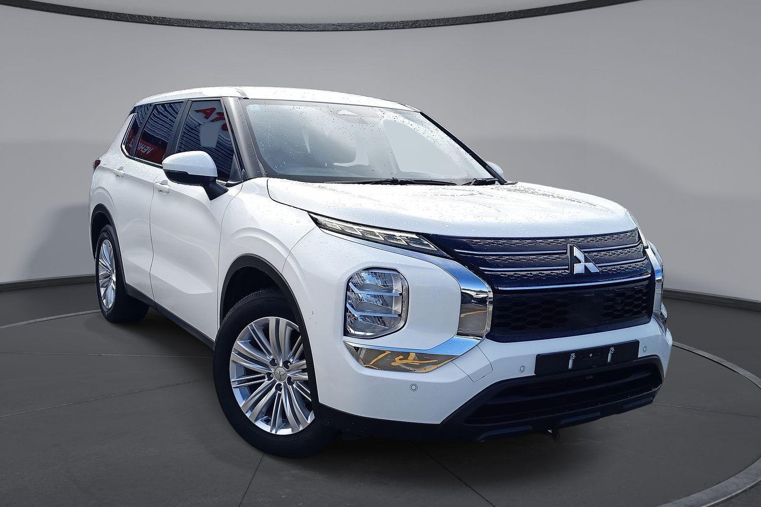 2022 Mitsubishi Outlander ES in Other