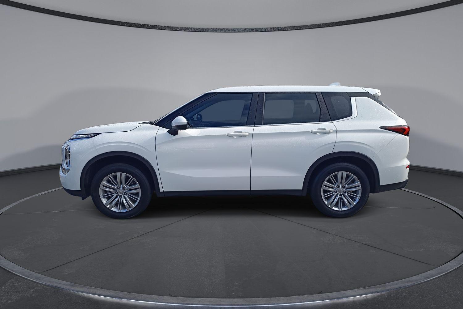 2022 Mitsubishi Outlander ES in Other