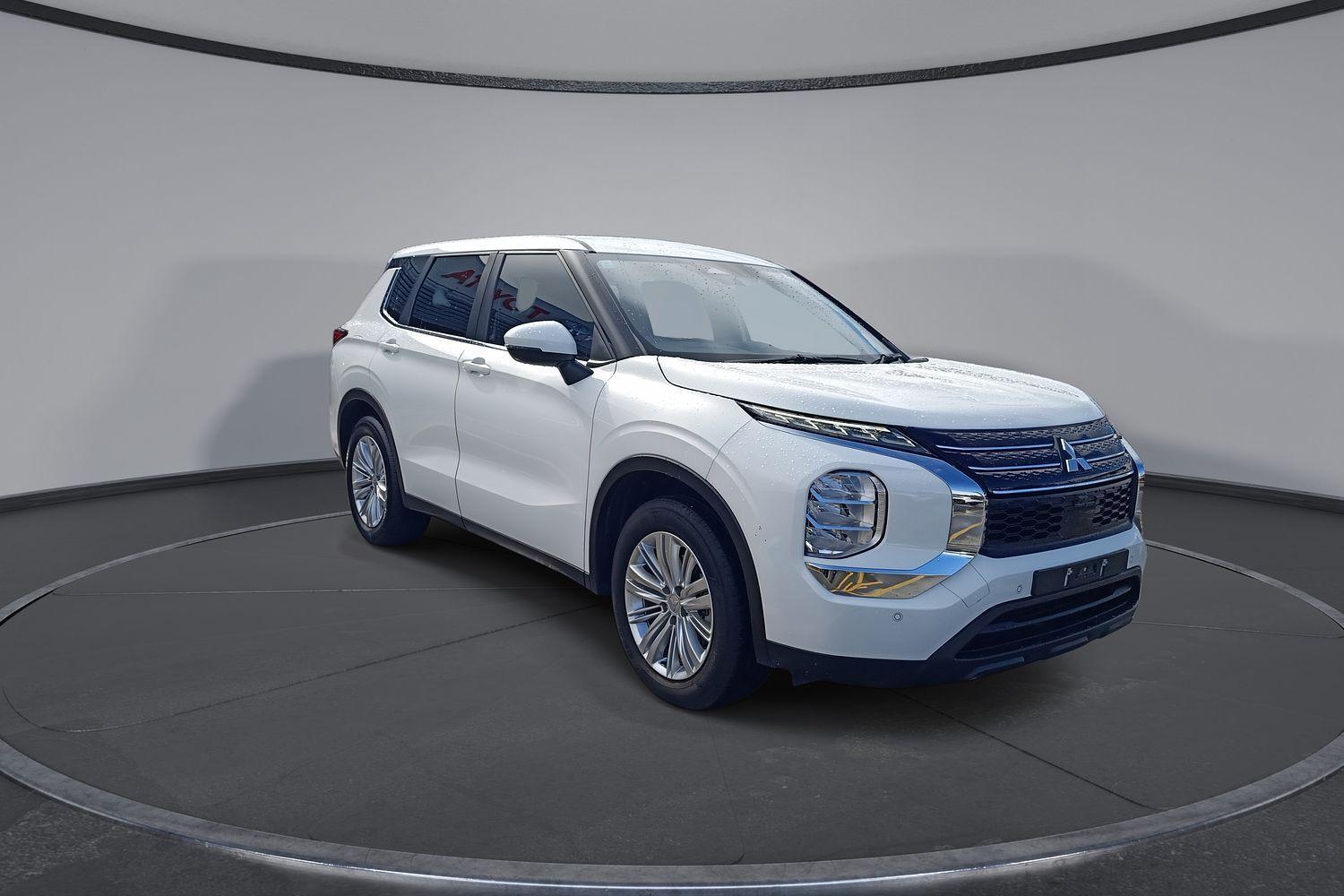 2022 Mitsubishi Outlander ES in Other