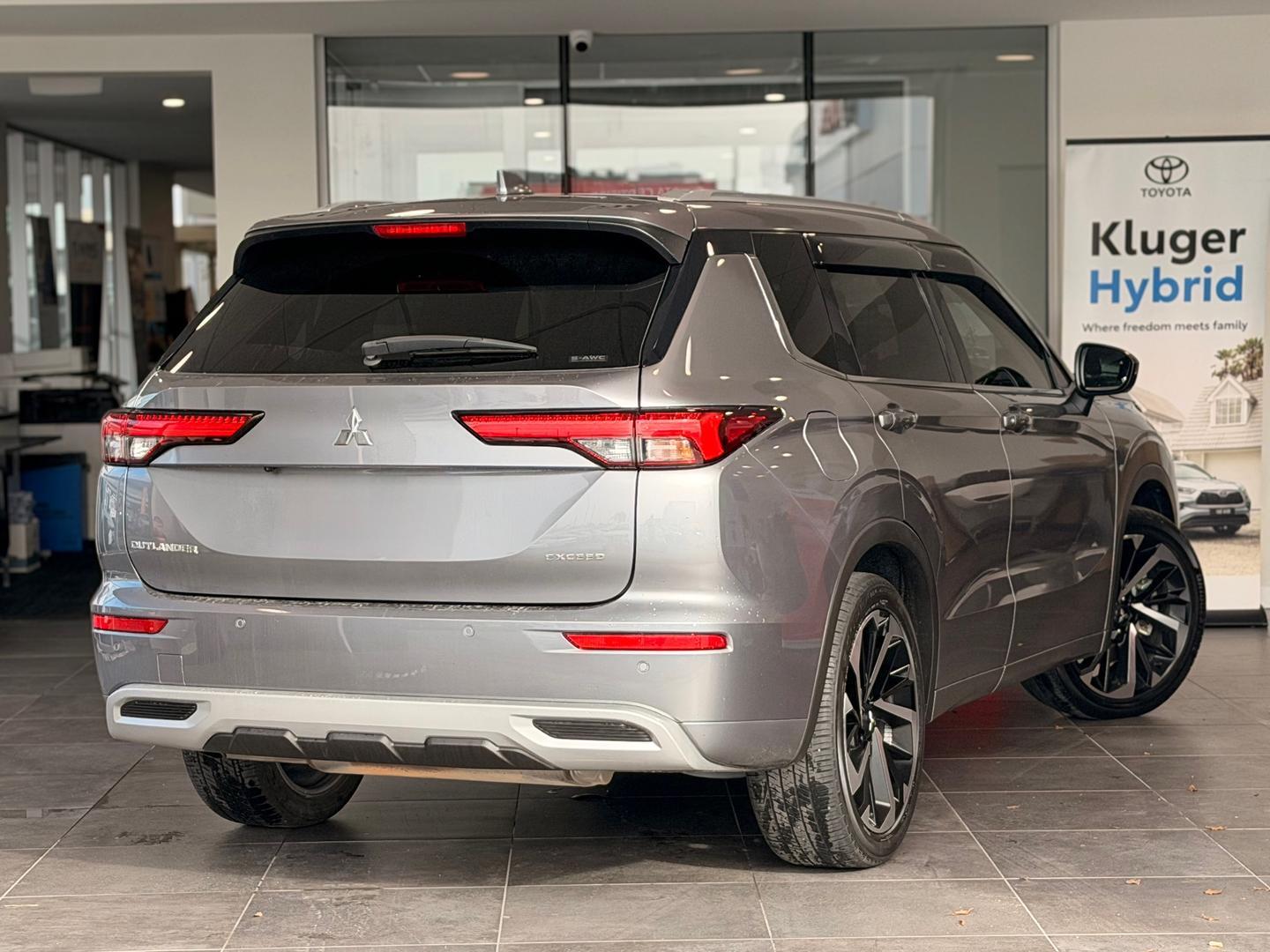 2023 Mitsubishi Outlander Exceed in Grey