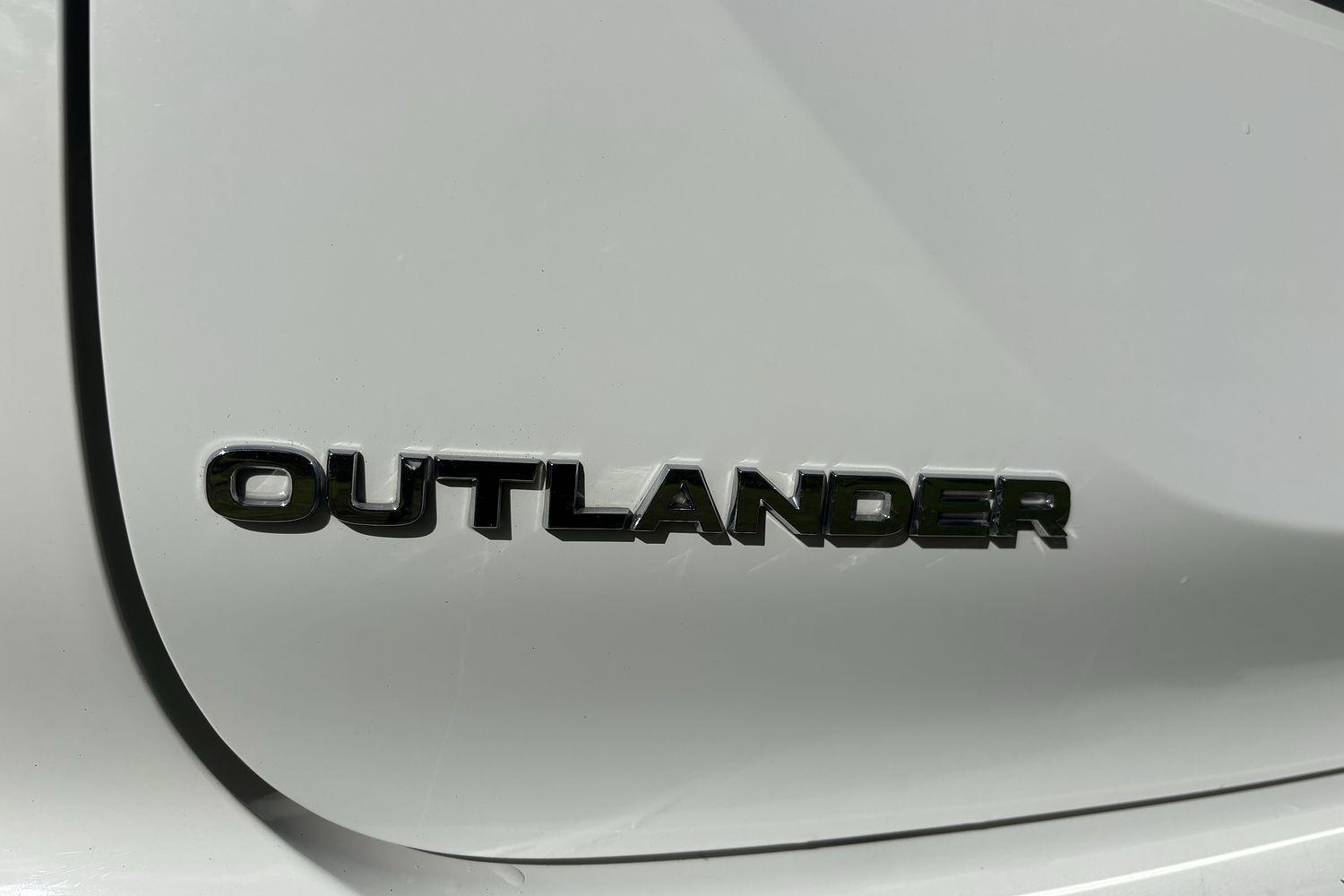 2023 Mitsubishi Outlander ES in Other