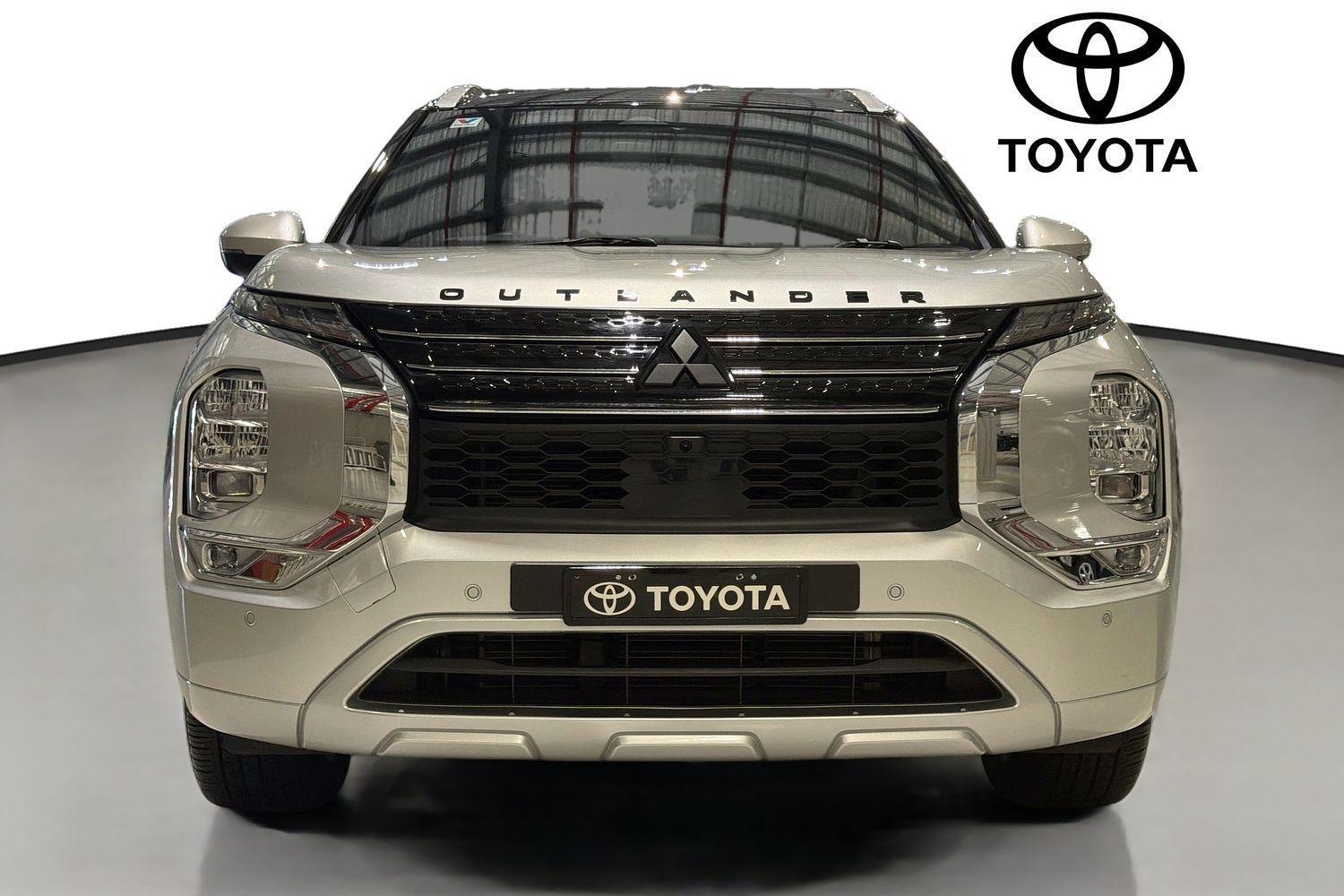 2023 Mitsubishi Outlander Exceed Tourer in Silver