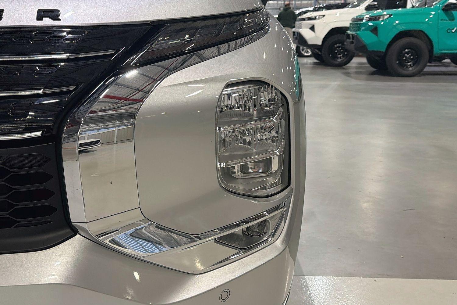 2023 Mitsubishi Outlander Exceed Tourer in Silver