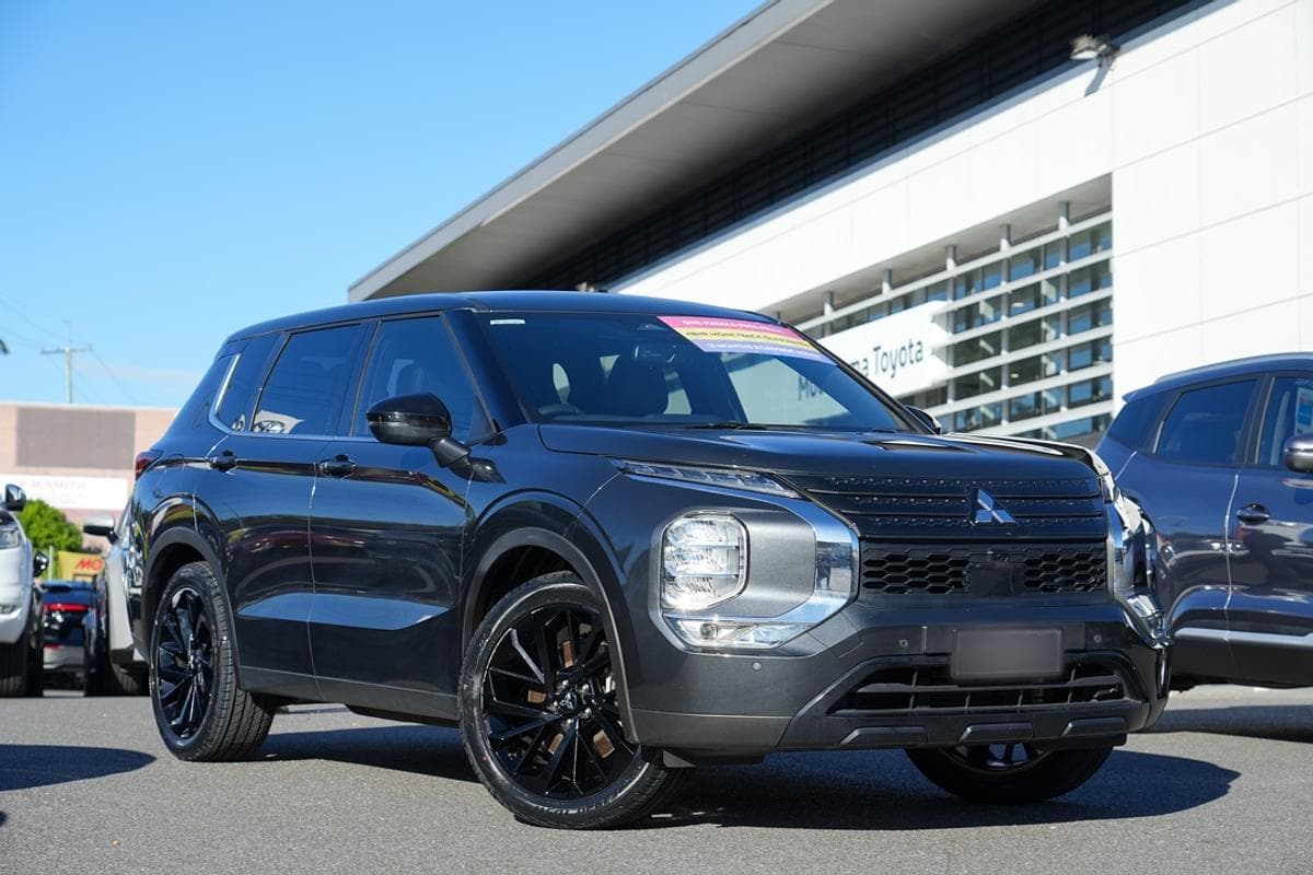 2024 Mitsubishi Outlander Black Edition in Grey