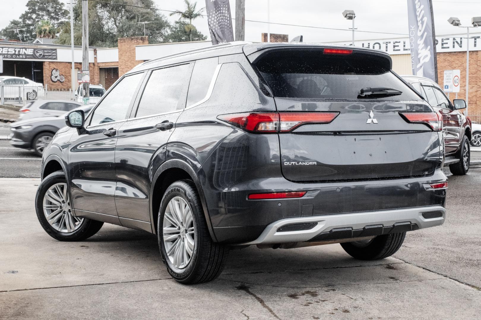 2024 Mitsubishi Outlander LS in Grey