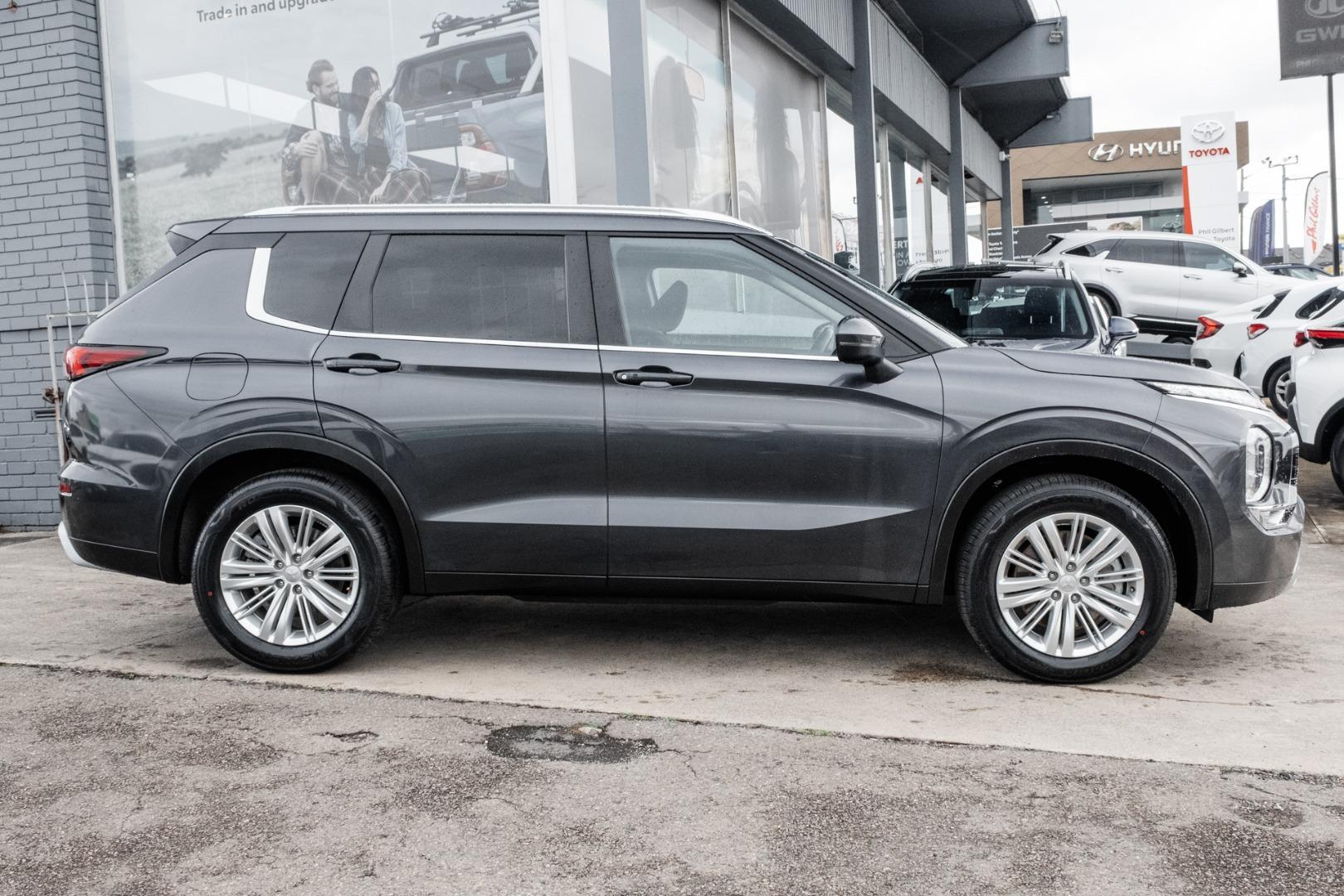 2024 Mitsubishi Outlander LS in Grey