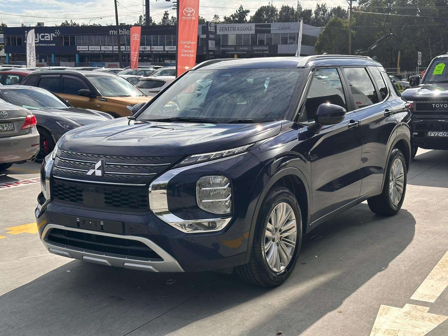 2024 Mitsubishi Outlander LS in Blue