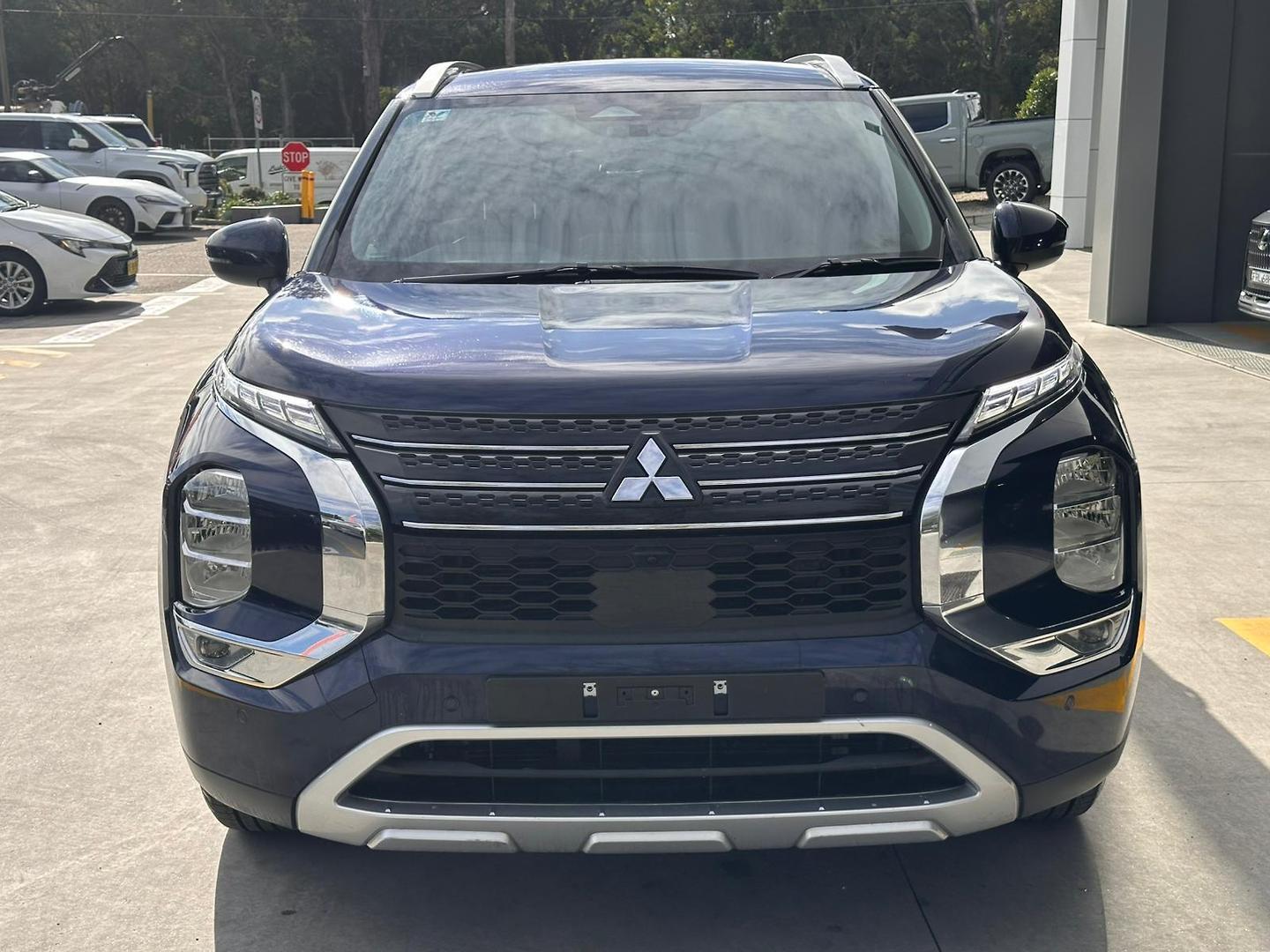 2024 Mitsubishi Outlander LS in Blue